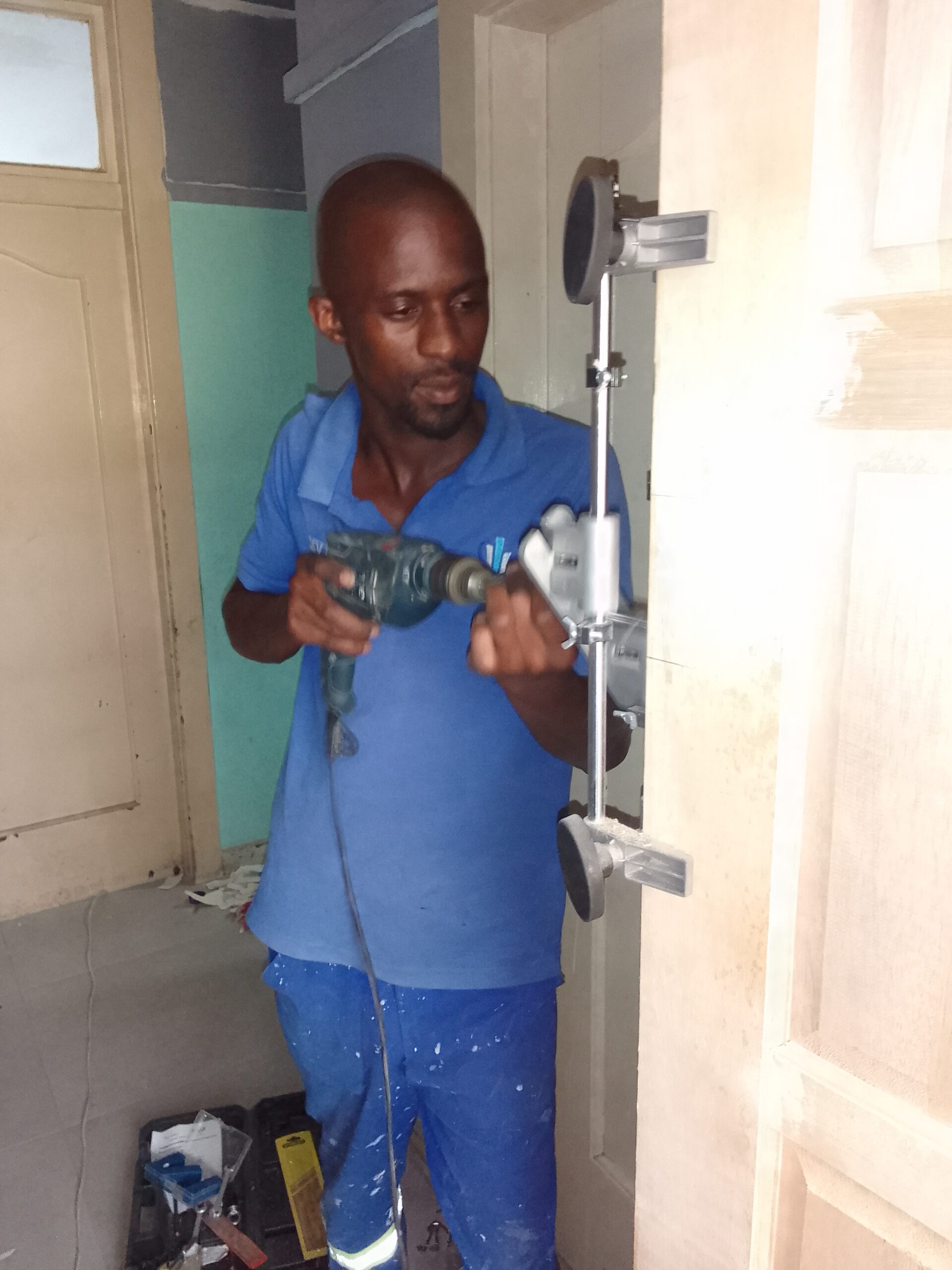 handyman fitting doors